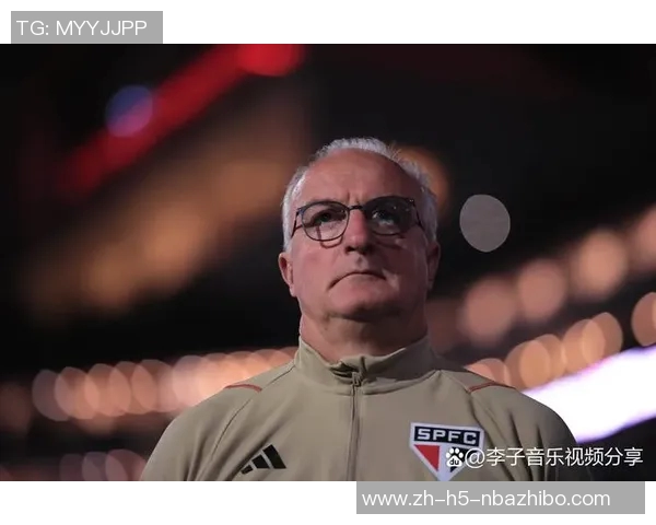 足球金童的崛起之路：从青涩少年到世界舞台的璀璨明星